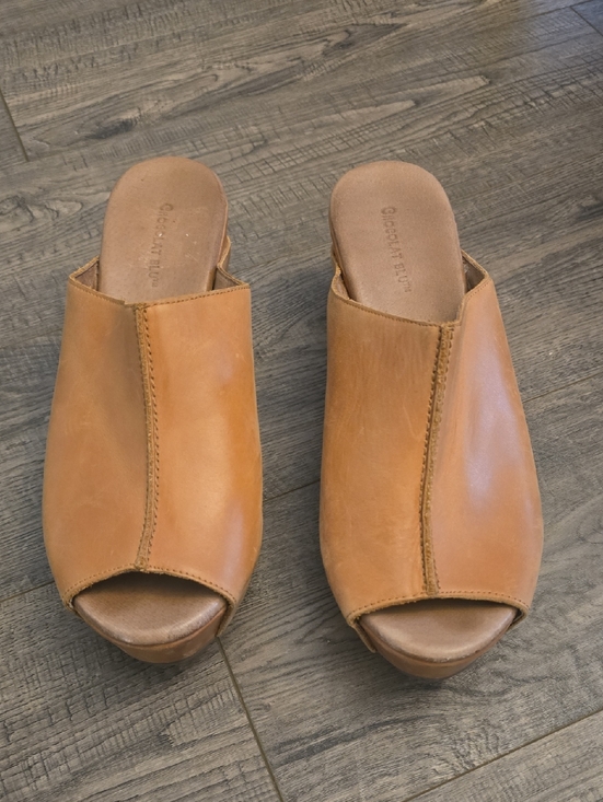 Chocolat Blu Shoes - Chocolat Blu Tan Open-Toe Leather Slip-On Mules